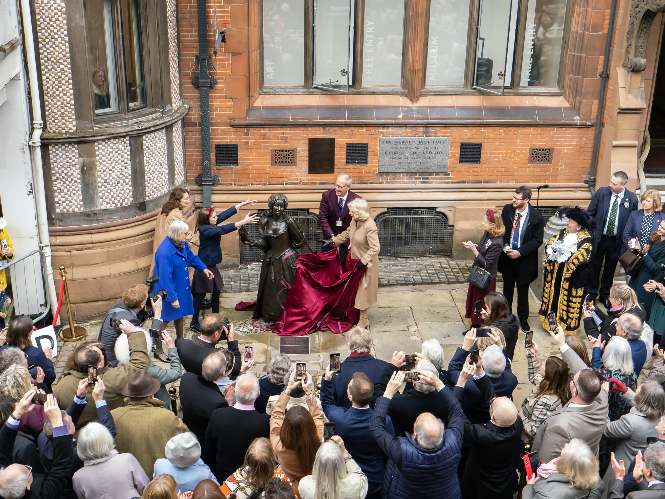 The Queen unveils Aphra Behn